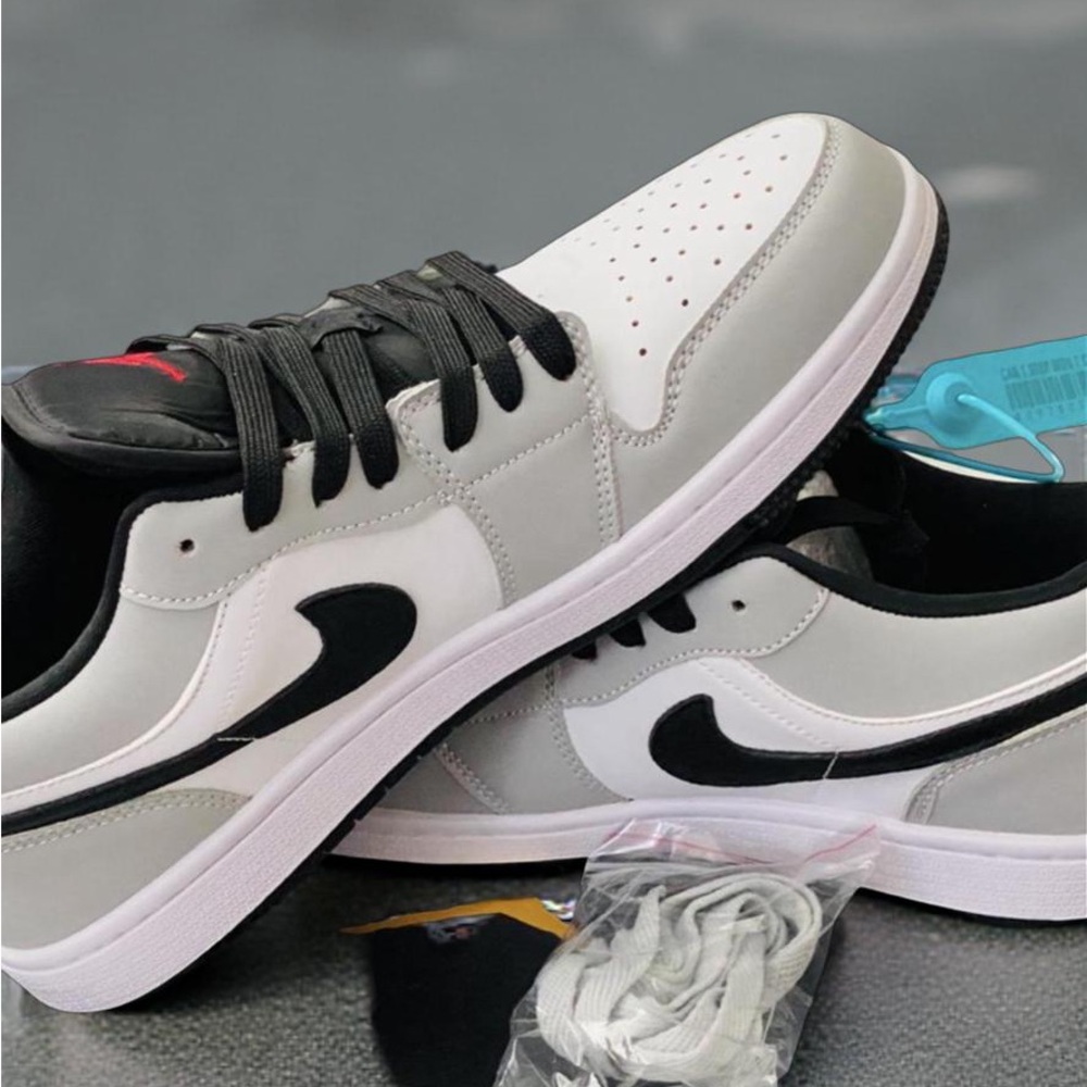 Nike Men's White and Gray Sneakers